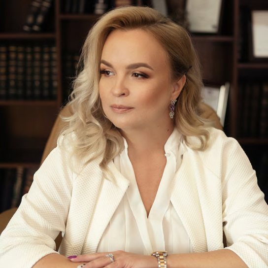 Юлия Акинфиева, магистр бизнеса, магистр права
